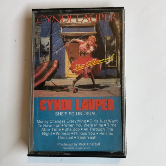 VTG Cassette Cyndi Lauper - She’s so Unusual - Picture 1 of 7